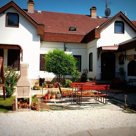Hotel Palota Budapest Bagian luar foto