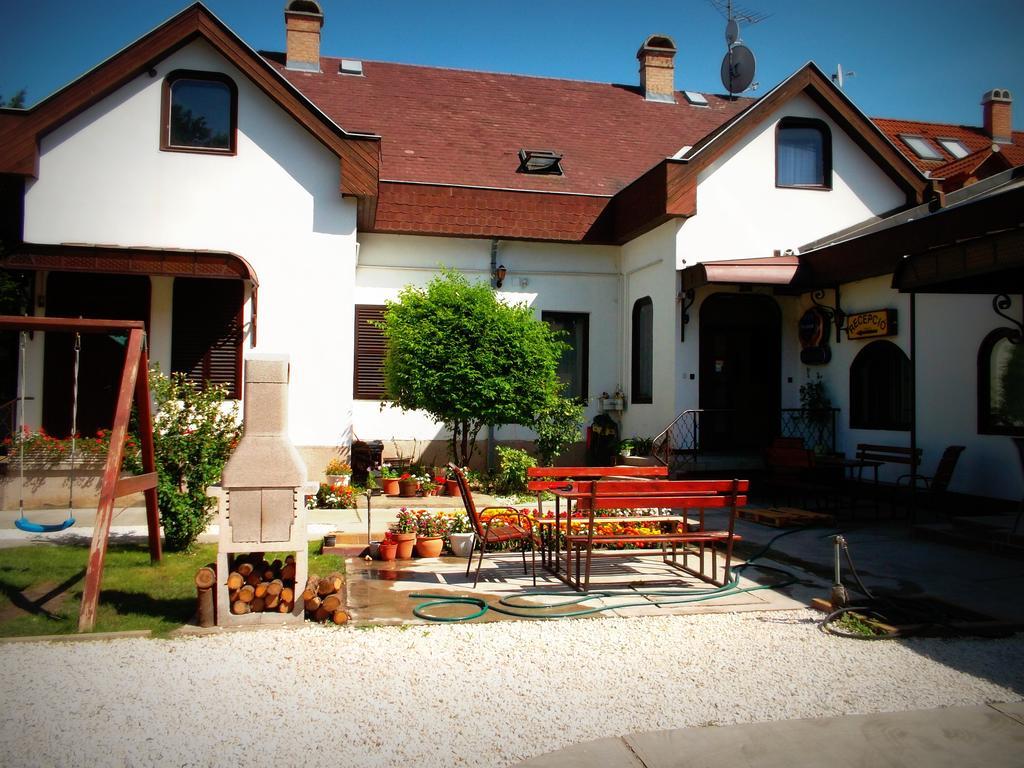 Hotel Palota Budapest Bagian luar foto