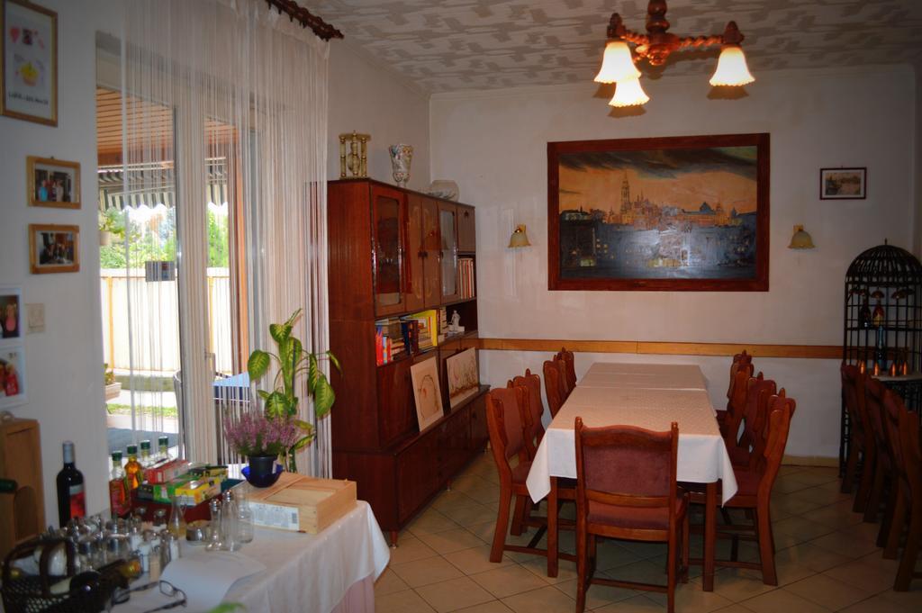 Hotel Palota Budapest Bagian luar foto